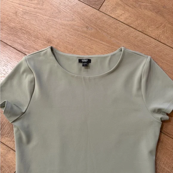 Express Body Contour 90's Women’s Cropped Tee Sage Green Small - Picture 3 of 6